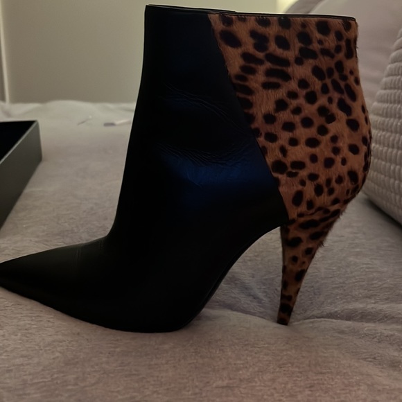 Saint Laurent pony hair booties - Picture 5 of 7